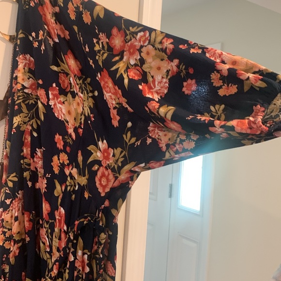 Betty Floral Flutter Shortie Dress | Navy with red florals - Picture 5 of 6